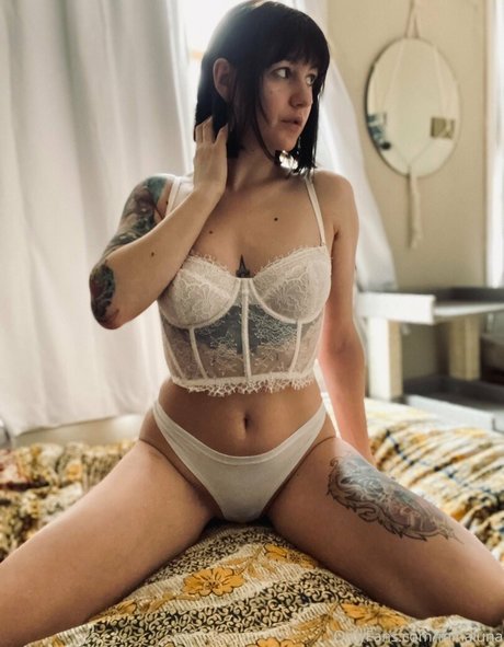 Foto di nudo di fuga di OnlyFans di Minaluna