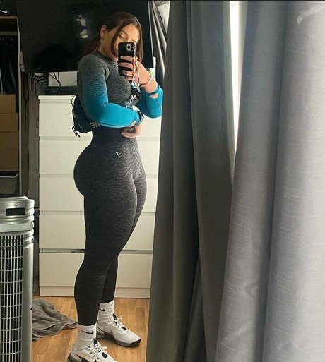 Foto di nudo di fuga di OnlyFans di Caroline Hobday
