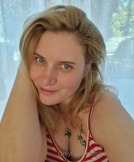 Foto di nudo di fuga di OnlyFans di Paintytoes1