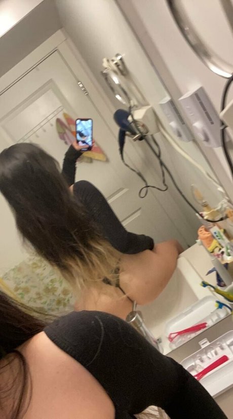 Foto di nudo di fuga di OnlyFans di Lilshitterpoopie