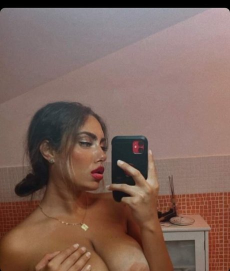 Foto di nudo di fuga di OnlyFans di Ylenia Bevelacqua