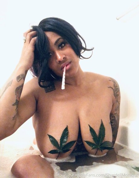 Foto di nudo di fuga di OnlyFans di Sharsharbinkz