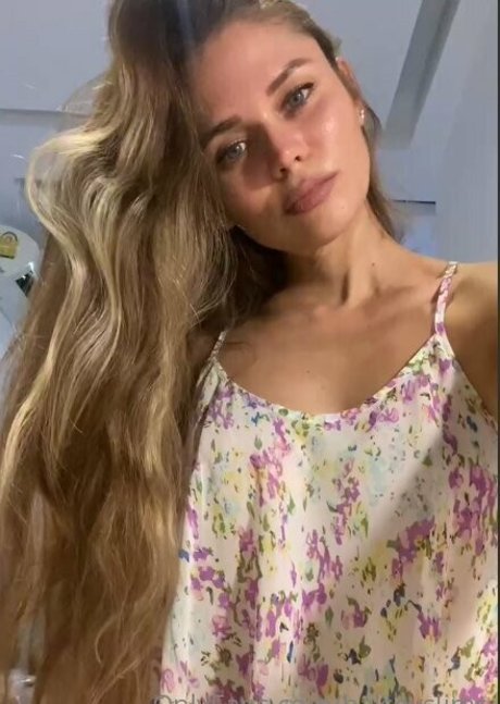 Foto di nudo di fuga di OnlyFans di Halsey Slims