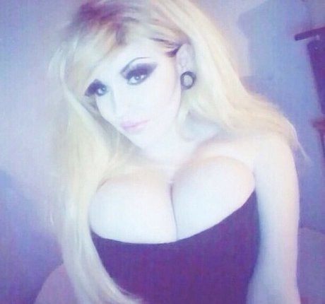 Foto di nudo di fuga di OnlyFans di Betty Dahmer