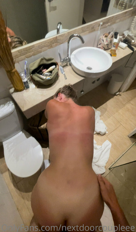 Foto di nudo di fuga di OnlyFans di Nextdoorcoupleee
