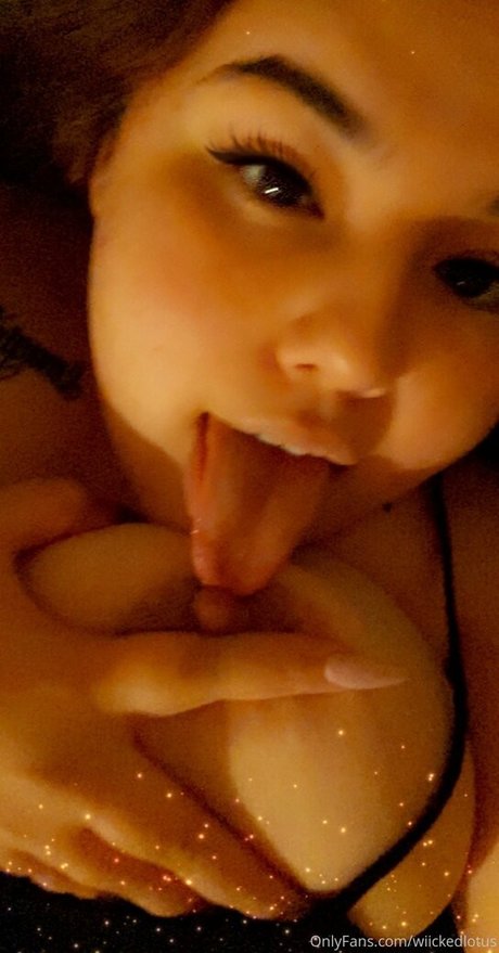 Foto di nudo di fuga di OnlyFans di Wiickedlotus