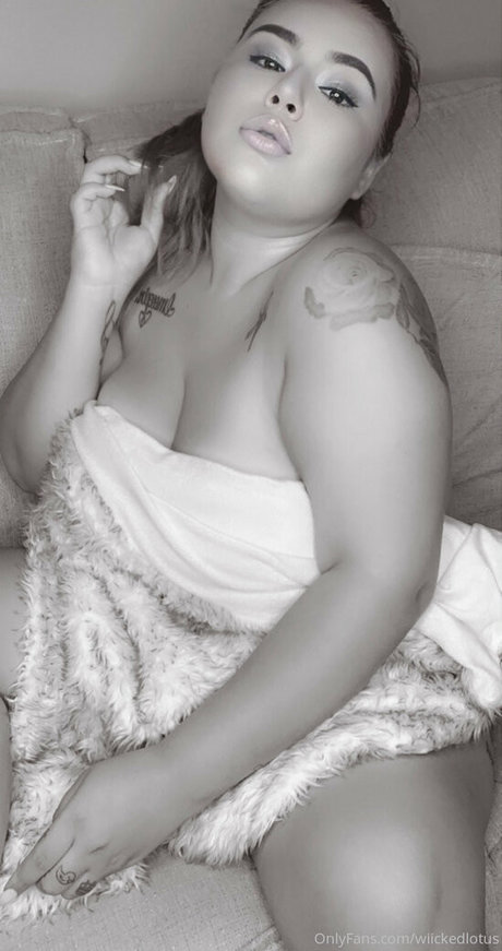 Foto di nudo di fuga di OnlyFans di Wiickedlotus