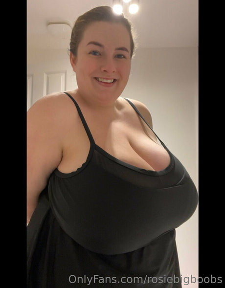Foto di nudo di fuga di OnlyFans di Rosiebigboobs