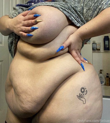 Foto di nudo di fuga di OnlyFans di Fatbae