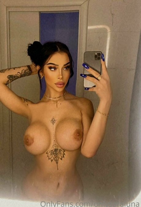 Foto di nudo di fuga di OnlyFans di Sara Luna
