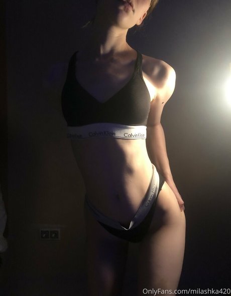 Foto di nudo di fuga di OnlyFans di Milashka420