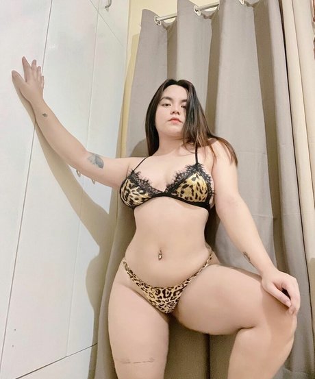 Foto di nudo di fuga di OnlyFans di Ara Belle