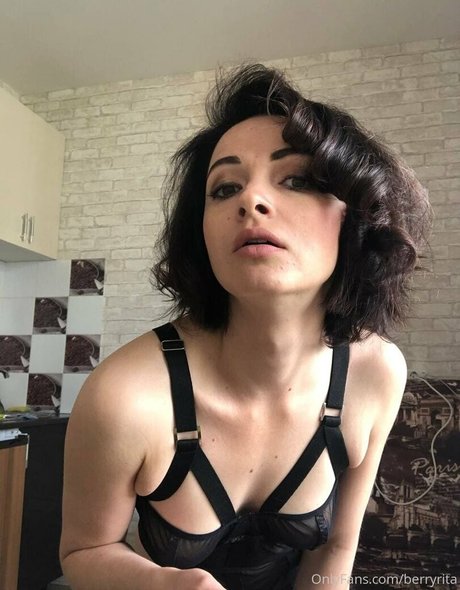 Foto di nudo di fuga di OnlyFans di Berryrita