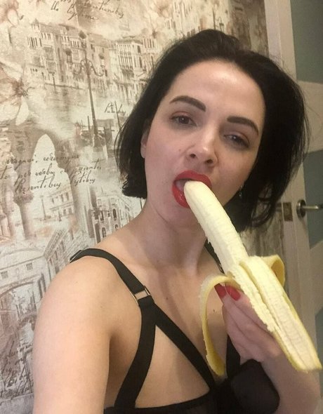 Foto di nudo di fuga di OnlyFans di Berryrita