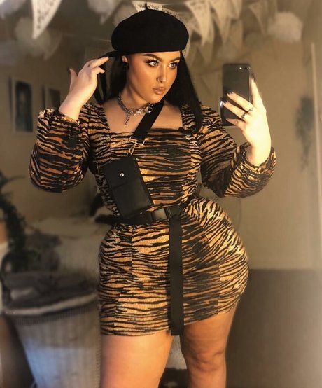 Foto di nudo di fuga di OnlyFans di Holly Marston