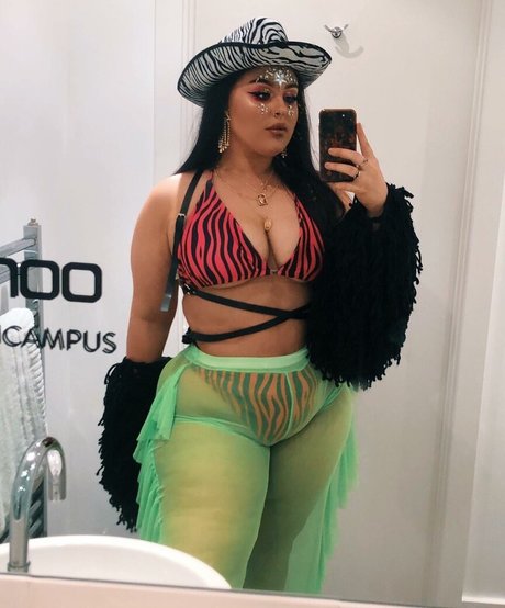 Foto di nudo di fuga di OnlyFans di Holly Marston