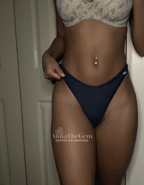 Foto di nudo di fuga di OnlyFans di Annatv