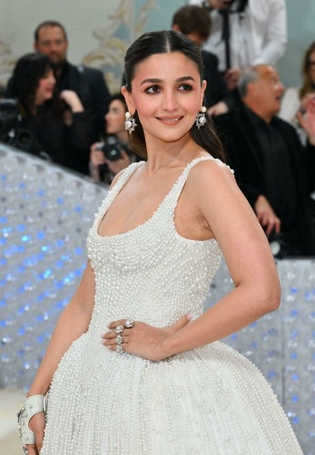 Foto di nudo di fuga di OnlyFans di Alia Bhatt