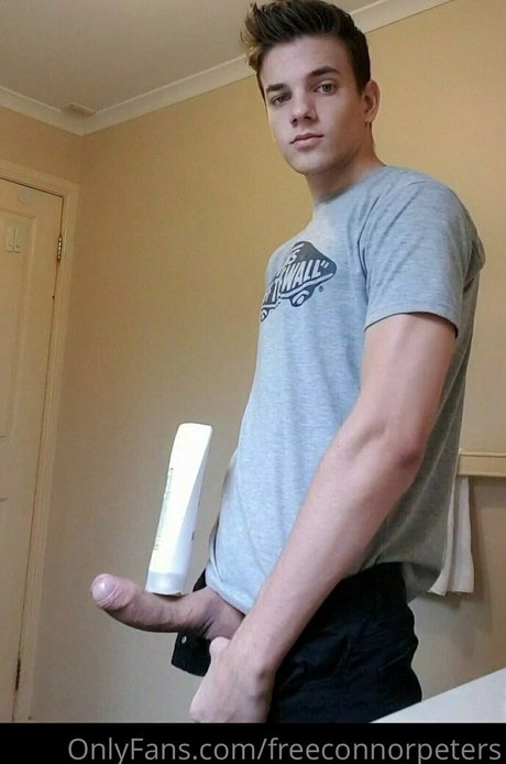 Foto di nudo di fuga di OnlyFans di Freeconnorpeters