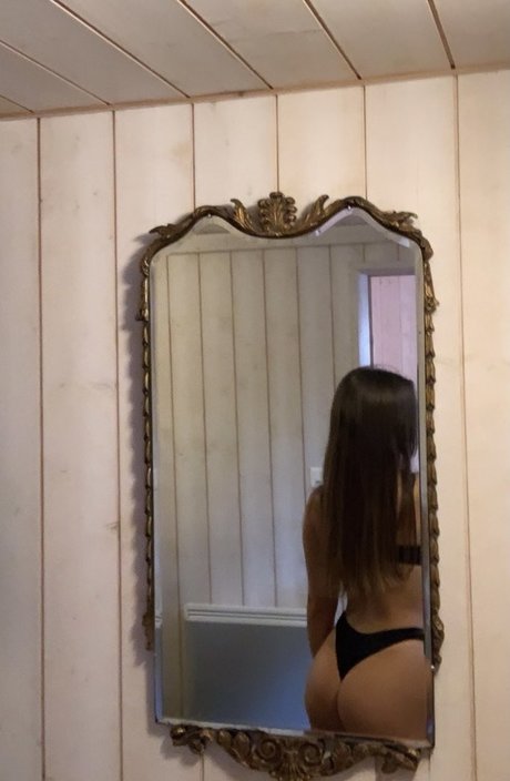 Foto di nudo di fuga di OnlyFans di Emilie