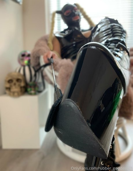 Foto di nudo di fuga di OnlyFans di Rubbergoddess21
