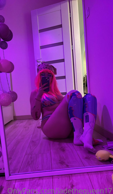 Foto di nudo di fuga di OnlyFans di Jadethequeen17