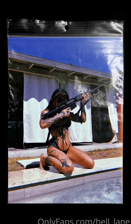 Foto di nudo di fuga di OnlyFans di Helllane