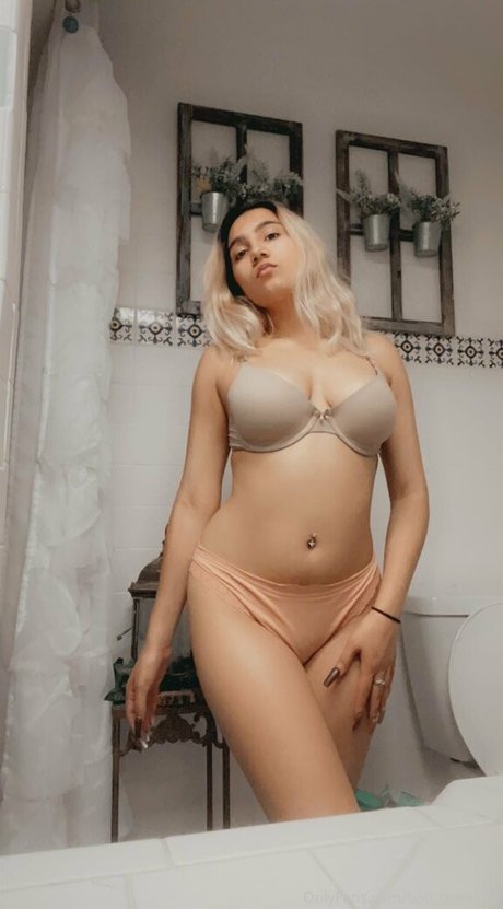 Foto di nudo di fuga di OnlyFans di Badmaddi69