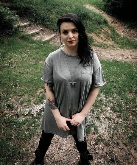 Foto di nudo di fuga di OnlyFans di Emma Blackery