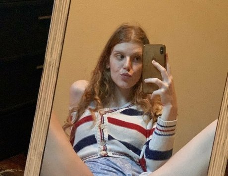 Sexyredinbedfree