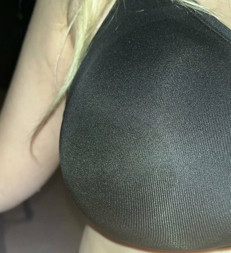 Foto di nudo di fuga di OnlyFans di Liminal Mommy