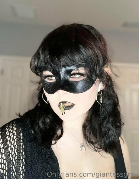 Giantessgrey
