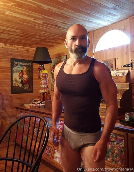 Foto di nudo di fuga di OnlyFans di Troymontana14