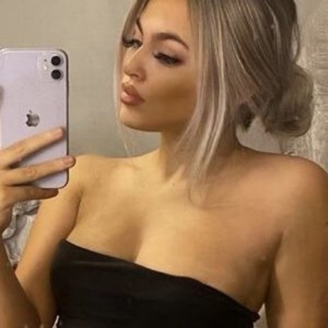 Foto di nudo di fuga di OnlyFans di Cora Leilani