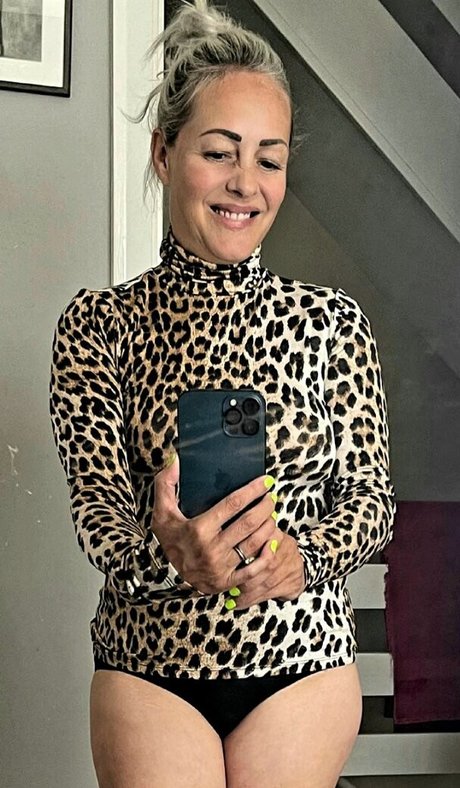 Foto di nudo di fuga di OnlyFans di Sarah Cawood