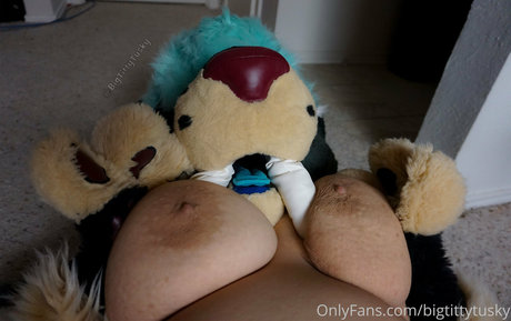 Foto di nudo di fuga di OnlyFans di Bigtittytusky