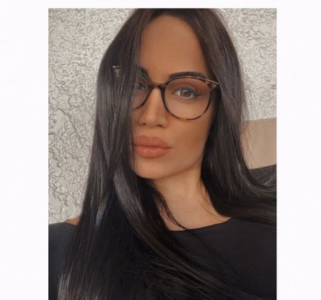 Foto di nudo di fuga di OnlyFans di Dhmhtrakatee