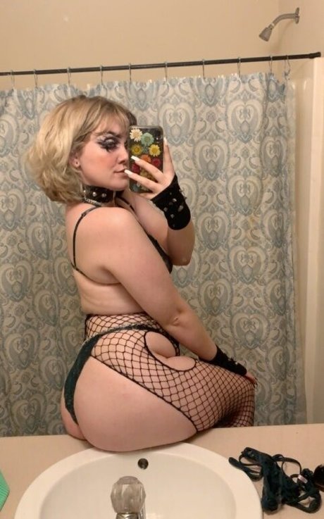 Foto di nudo di fuga di OnlyFans di Lizzdoll