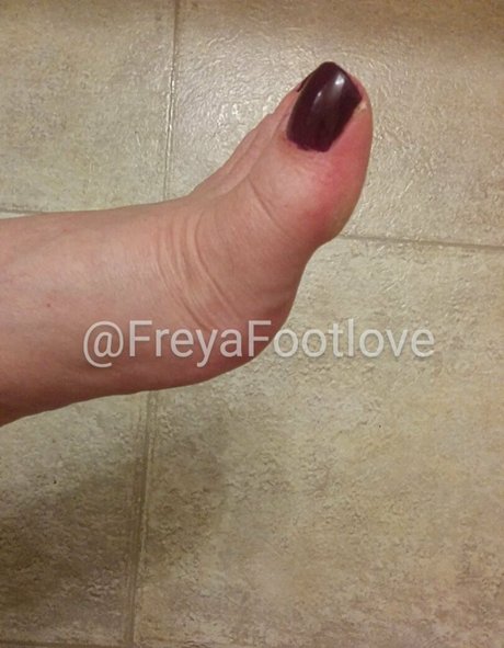 Foto di nudo di fuga di OnlyFans di Freyafootlove