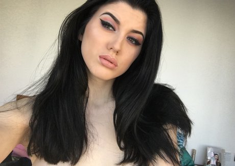 Foto di nudo di fuga di OnlyFans di Mistresskarina