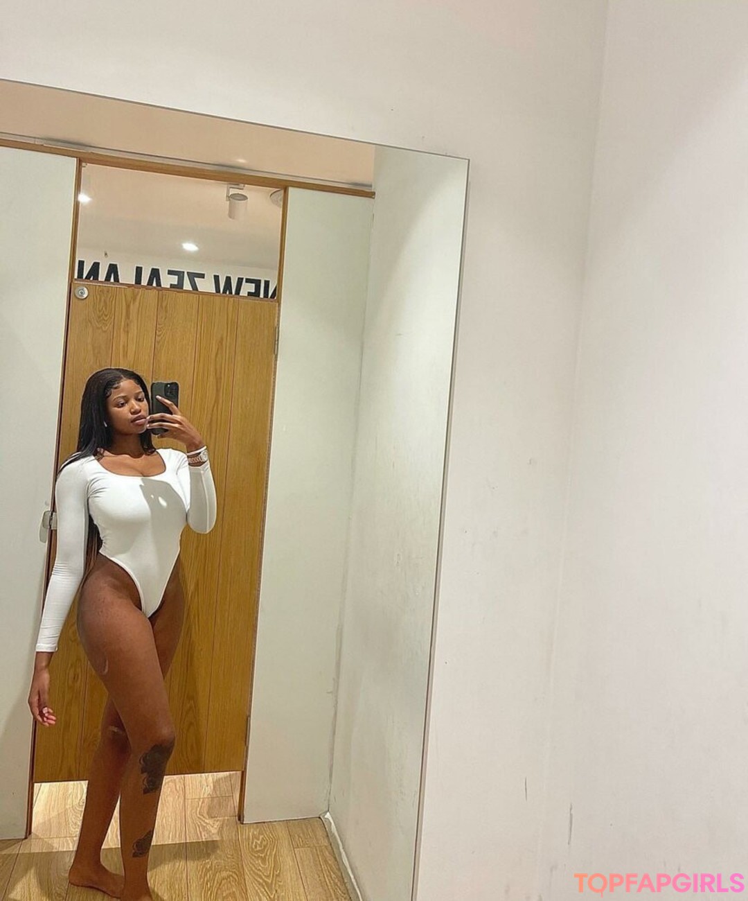 Foto di nudo di fuga di OnlyFans di Antoinette #22 Foto di nudo di fuga di OnlyFans di Antoinette #22