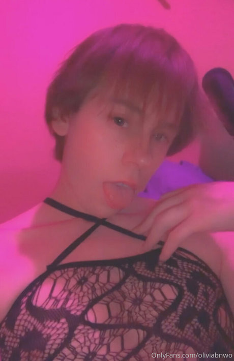 Foto di nudo di fuga di OnlyFans di Oliviabnwo
