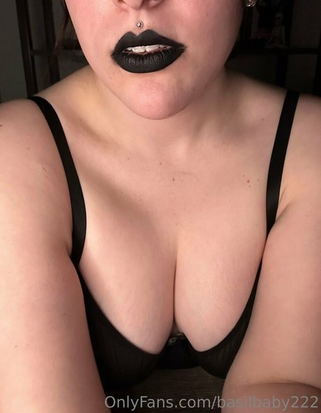 Foto di nudo di fuga di OnlyFans di Basilbaby222