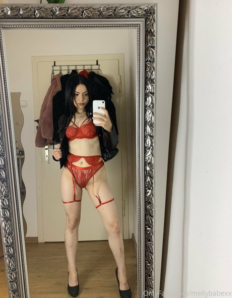 Foto di nudo di fuga di OnlyFans di Mellybabexx