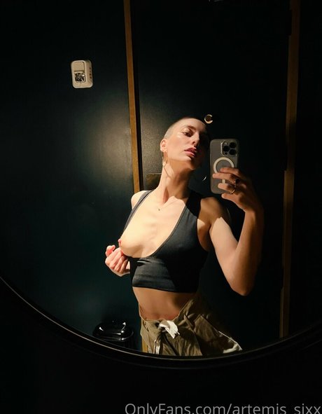 Foto di nudo di fuga di OnlyFans di Artemissixx
