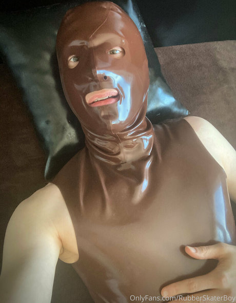 Foto di nudo di fuga di OnlyFans di Rubberskaterboy