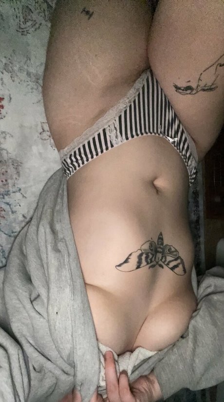 Foto di nudo di fuga di OnlyFans di Sweetlildarling