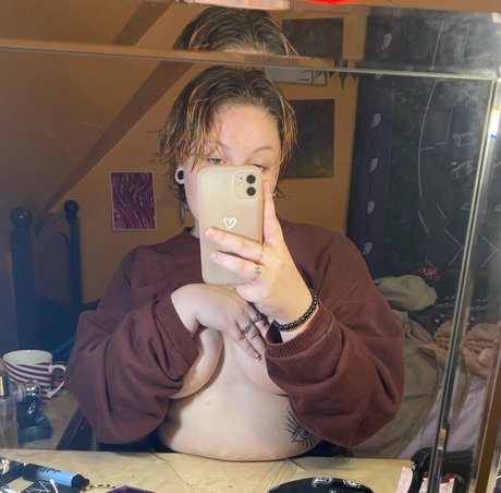 Foto di nudo di fuga di OnlyFans di Sativasunshinefree