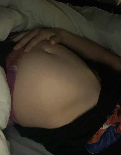 Foto di nudo di fuga di OnlyFans di Tummyfetishgirl