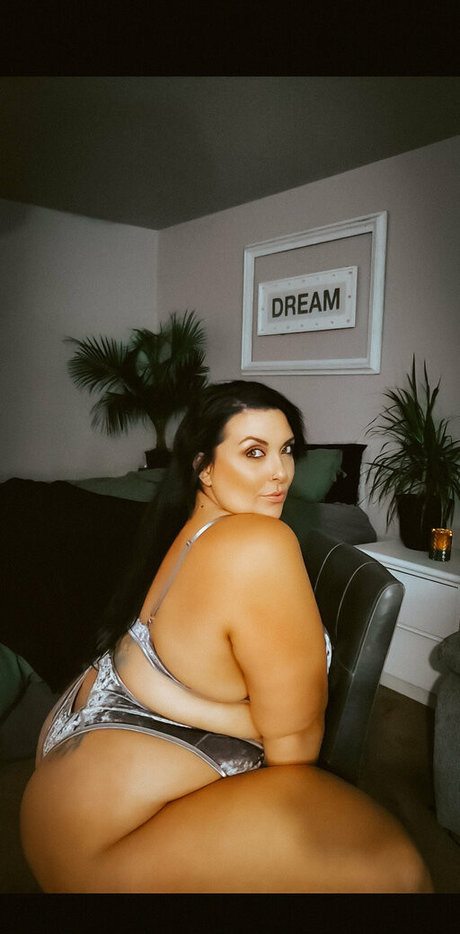 Foto di nudo di fuga di OnlyFans di Wildflowerbabe